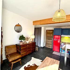 https://superb-cosy-apartment-with-balcony.hotels-rhonealpes.com